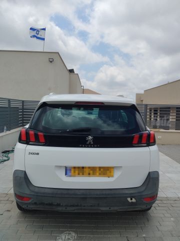 פיג'ו 5008