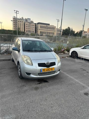 טויוטה יאריס