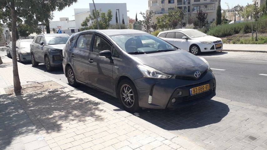 טויוטה פריוס פלוס