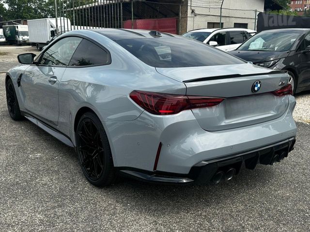 ב מ וו M4