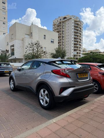 מודעת רכב טויוטה C-HR