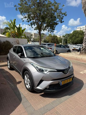 מודעת רכב טויוטה C-HR