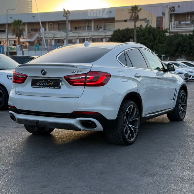 ב מ וו X6