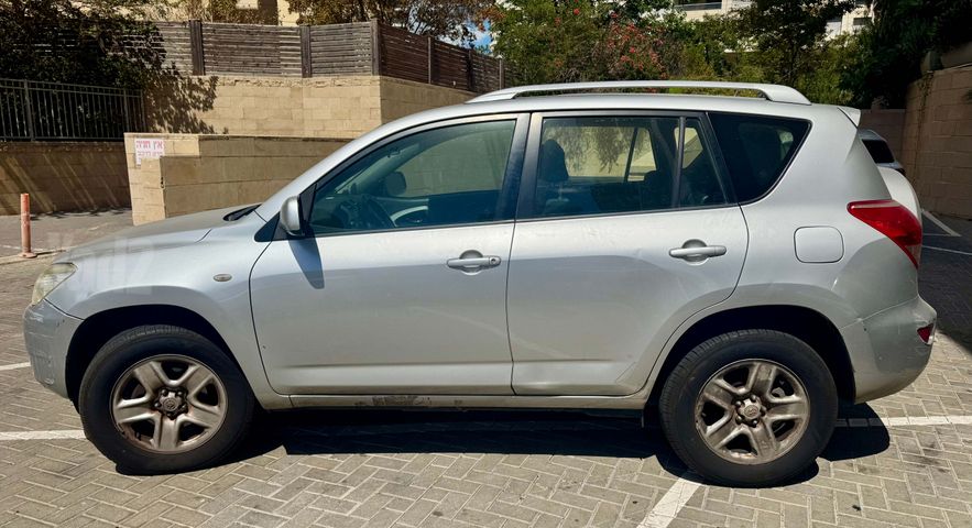 טויוטה RAV4