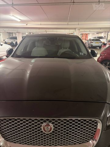 מודעת רכב יגואר F-Pace