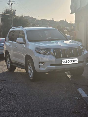 טויוטה לנד קרוזר