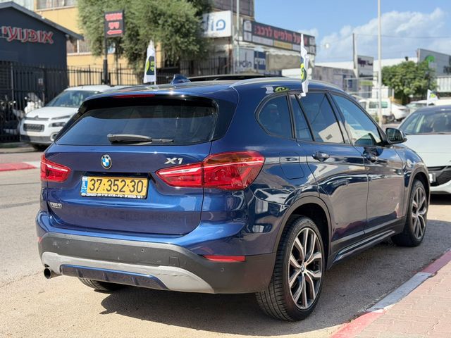 ב מ וו X1