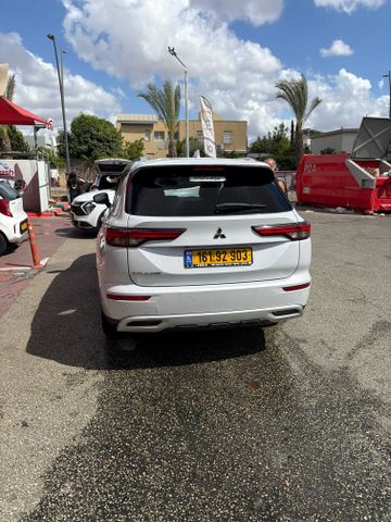 מיצובישי אאוטלנדר