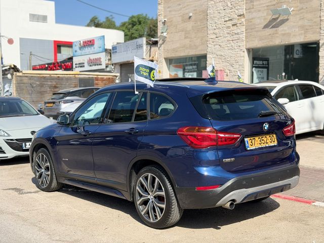 ב מ וו X1
