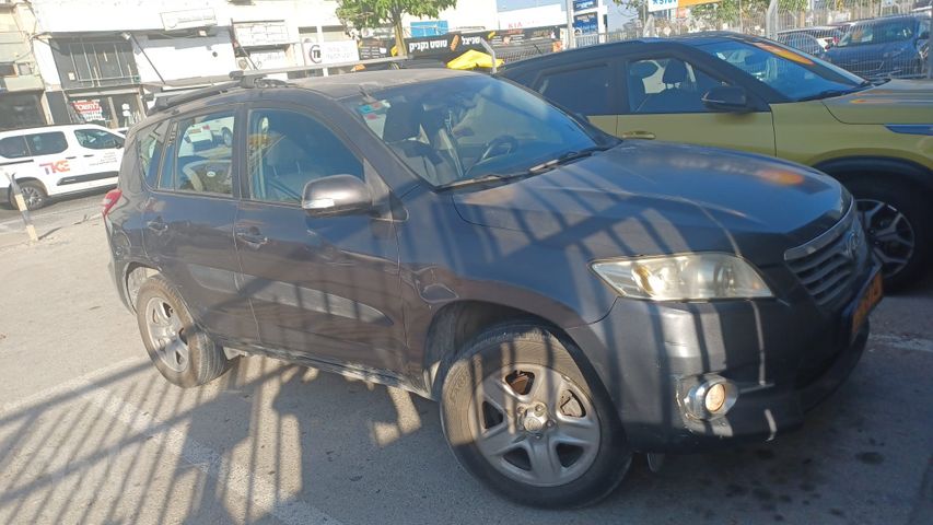 טויוטה RAV4