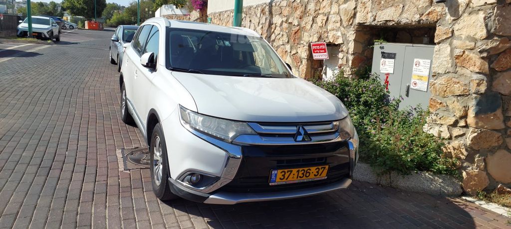 מיצובישי אאוטלנדר