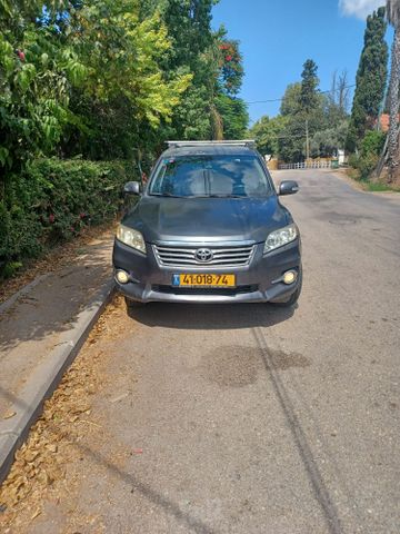 טויוטה RAV4