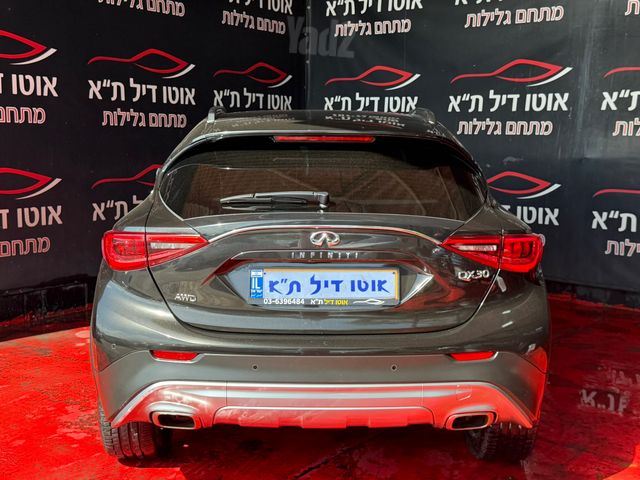 אינפיניטי QX30