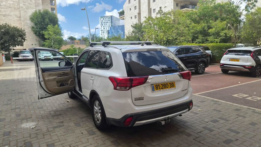 מיצובישי אאוטלנדר