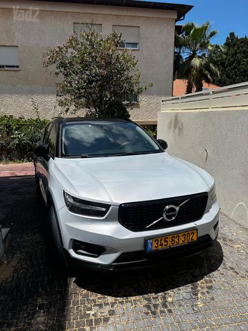 וולוו XC40