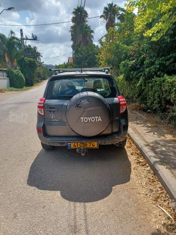 טויוטה RAV4