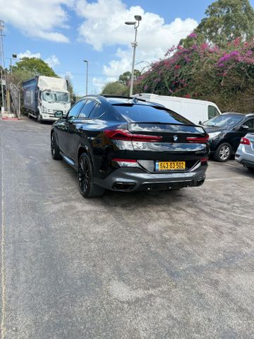 ב מ וו X6