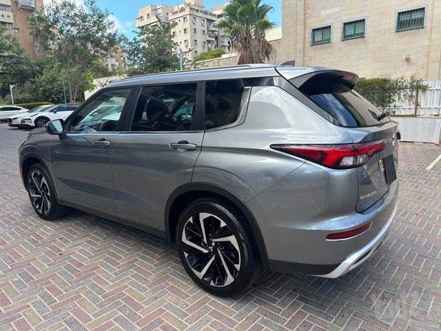 מיצובישי אאוטלנדר