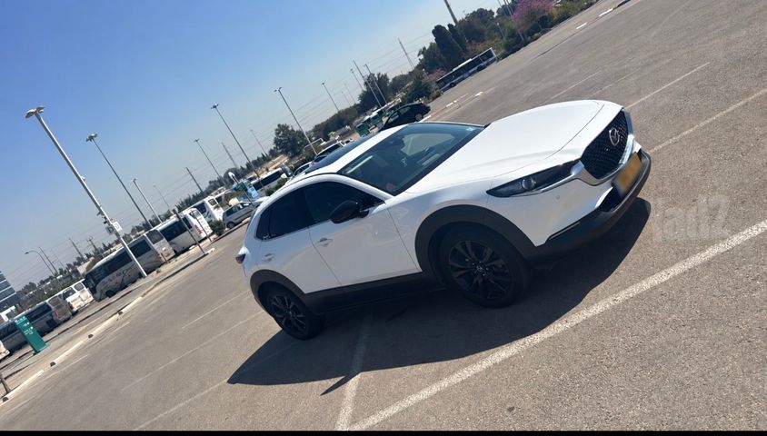 מודעת רכב מאזדה CX-30