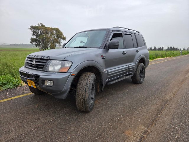 פג'רו GLS אוט׳ דיזל 7 מק 5 דל 3.2 (165 כ״ס)