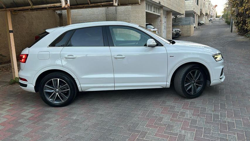 אאודי Q3