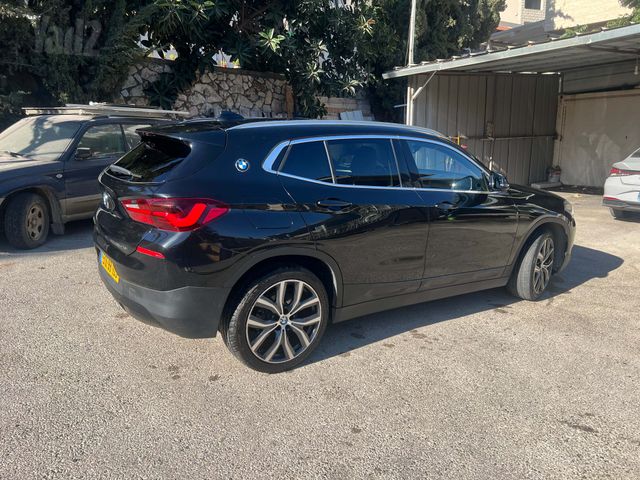 ב מ וו X2