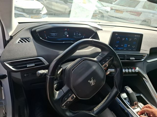 פיג'ו 3008