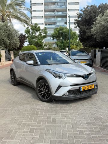 מודעת רכב טויוטה C-HR
