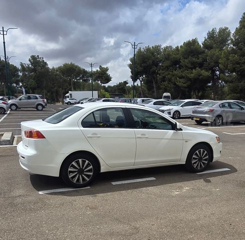 מיצובישי לנסר