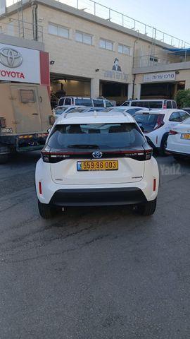 טויוטה יאריס קרוס
