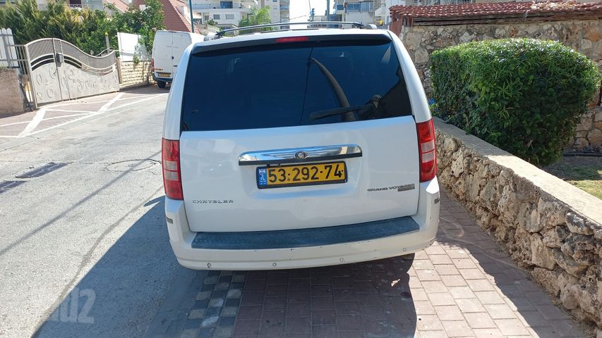 מודעת רכב קרייזלר גראנד וויאג'ר