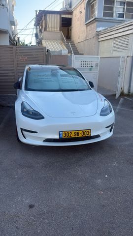 מודעת רכב טסלה מודל 3