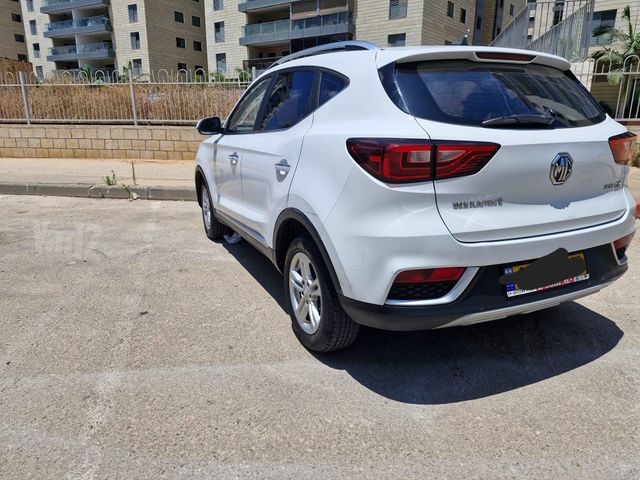 אם ג'י ZS
