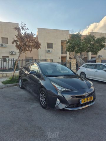 טויוטה פריוס