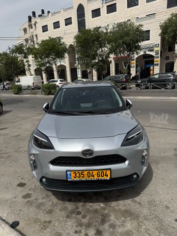 מודעת רכב טויוטה יאריס קרוס