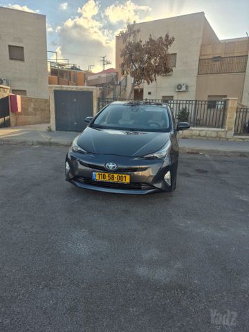 טויוטה פריוס