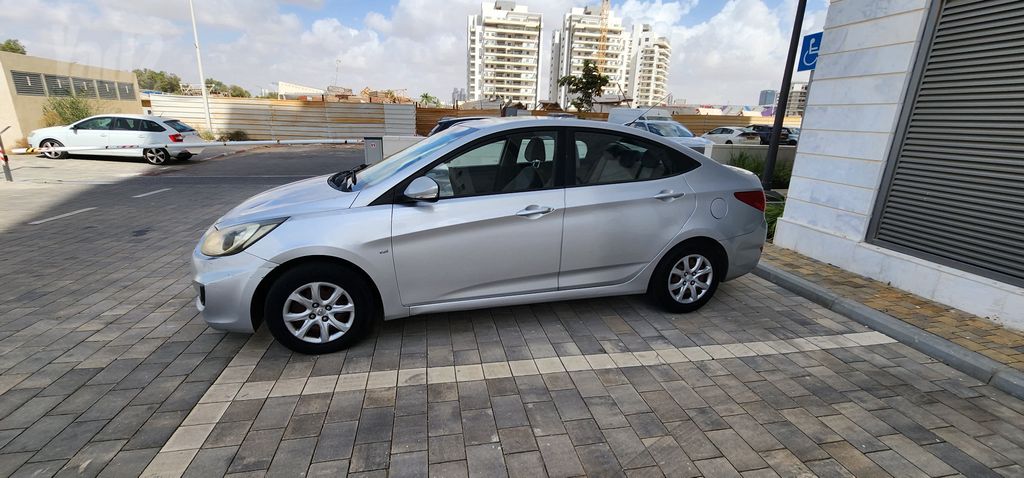 יונדאי אקסנט i25