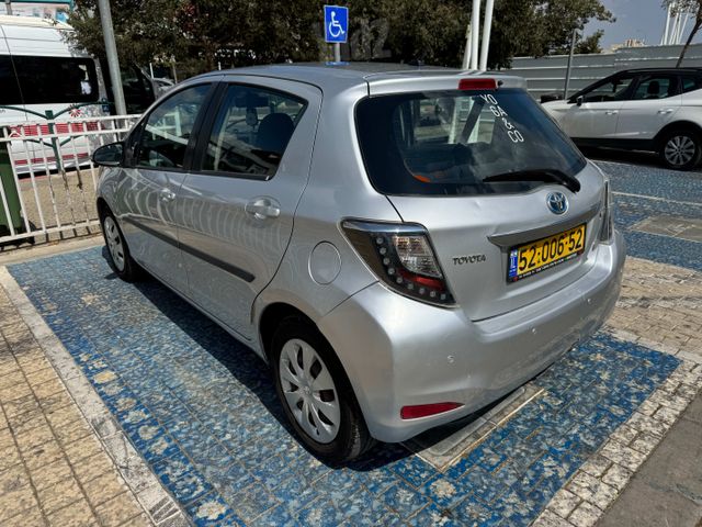 טויוטה יאריס