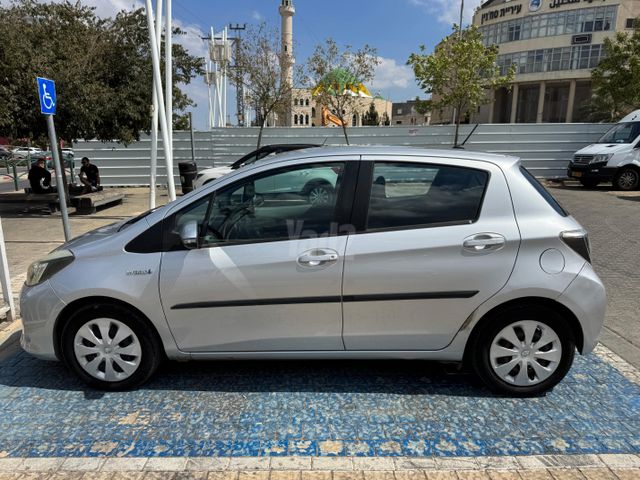 טויוטה יאריס
