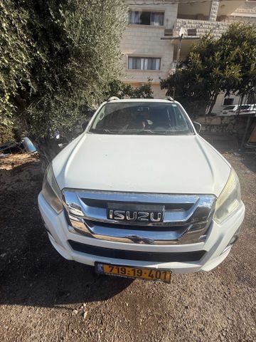 איסוזו די-מקס
