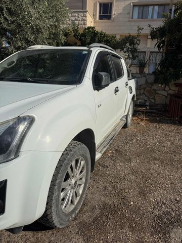 איסוזו די-מקס
