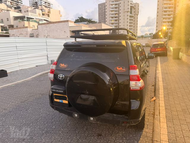 טויוטה לנד קרוזר