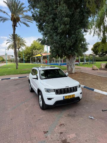 מודעת רכב ג'יפ גרנד צ'ירוקי