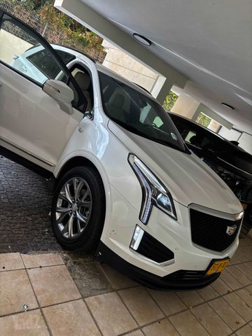 קאדילק XT5