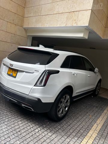 קאדילק XT5