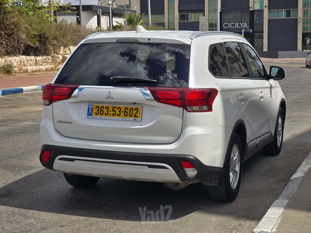 מיצובישי אאוטלנדר