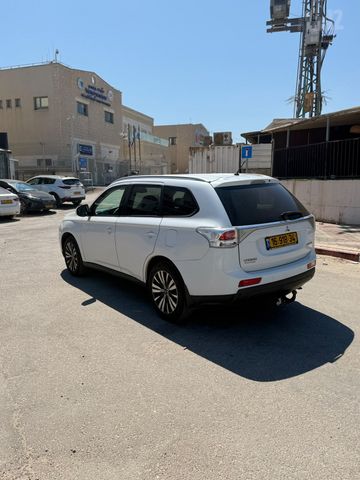 מיצובישי אאוטלנדר
