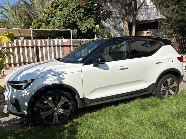 וולוו XC40