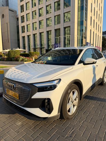 מודעת רכב אאודי Q4 e-tron