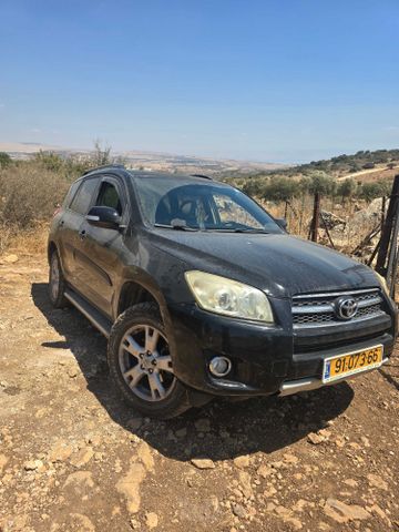 טויוטה RAV4